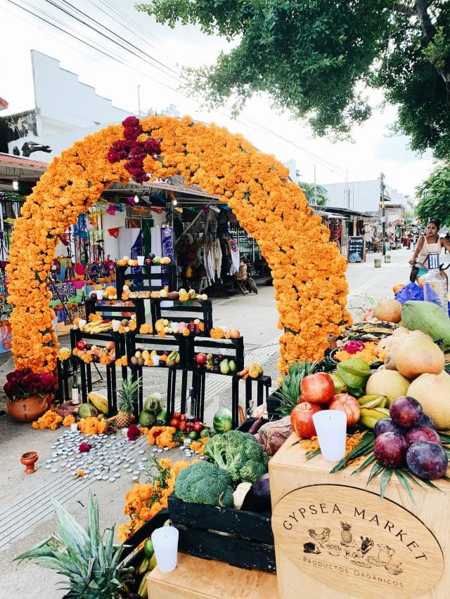 Mexican ofrenda offering to the ancestors